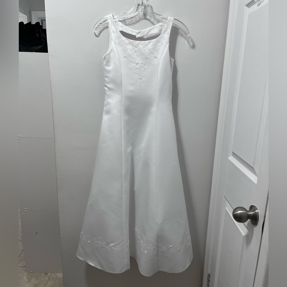 π€ Romantic Bridals Preloved Wedding Gown Vintage-Inspired - Picture 3 of 16